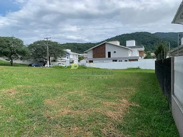 Terreno com 600m², à venda, no bairro Pedra Branca em Palhoça