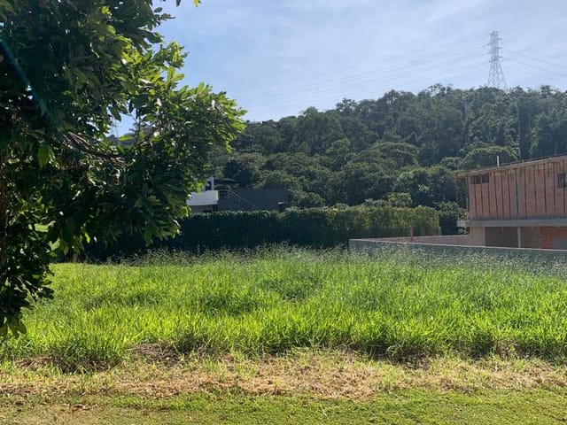 Terreno com 860m², à venda, no bairro Monte Alegre em Vinhedo