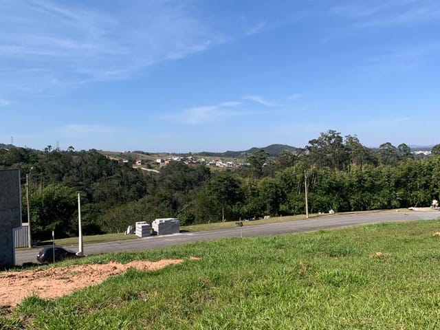 Terreno com 860m², à venda, no bairro Monte Alegre em Vinhedo
