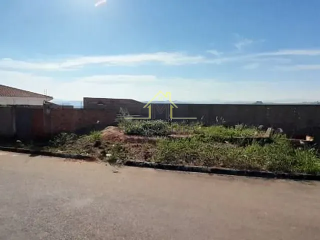 Terreno com 267m², à venda, no bairro Residencial Fazenda Planalto em Guaxupé