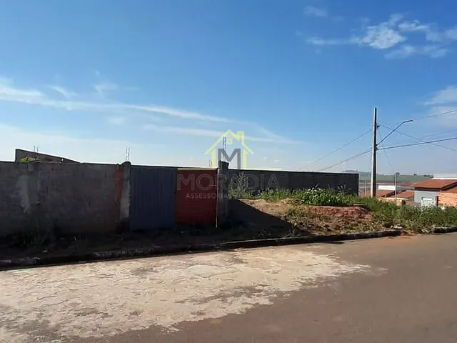 Terreno com 267m², à venda, no bairro Residencial Fazenda Planalto em Guaxupé