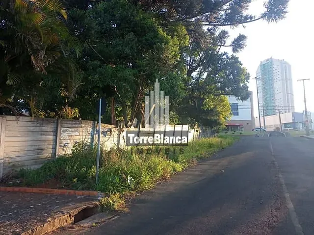 Terreno com 985m², à venda, no bairro Uvaranas em Ponta Grossa