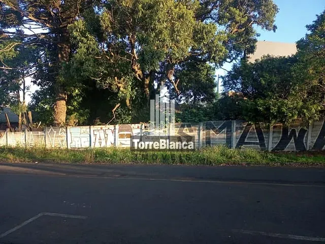 Terreno com 985m², à venda, no bairro Uvaranas em Ponta Grossa