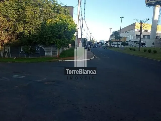 Terreno com 985m², à venda, no bairro Uvaranas em Ponta Grossa
