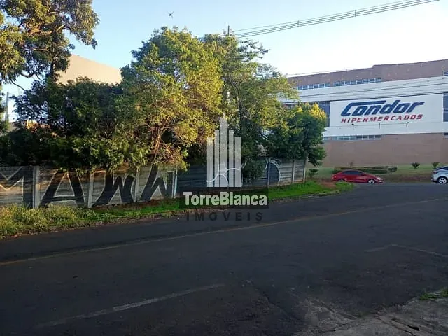 Terreno com 985m², à venda, no bairro Uvaranas em Ponta Grossa