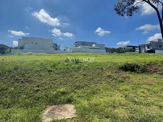 Terreno com 385m², à venda, no bairro Loteamento Brisas do Lago em Jundiaí