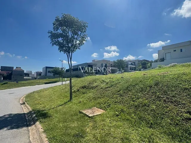 Terreno com 385m², à venda, no bairro Loteamento Brisas do Lago em Jundiaí