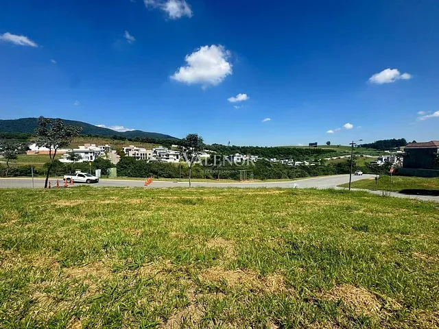 Terreno com 385m², à venda, no bairro Loteamento Brisas do Lago em Jundiaí