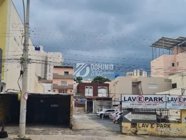 Terreno com 900m², à venda, no bairro Centro em Uberaba