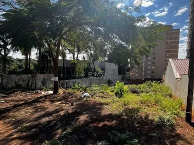 Terreno com 600m², à venda, no bairro Centro em Cascavel
