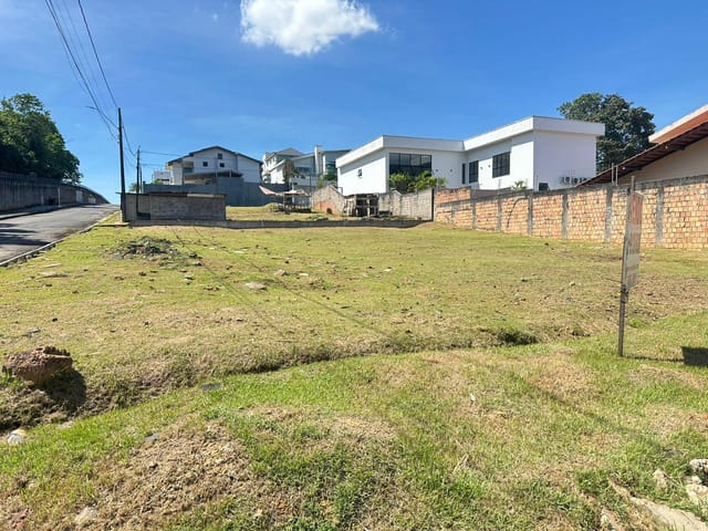 Terreno com 600m², à venda, no bairro Ponta Negra em Manaus