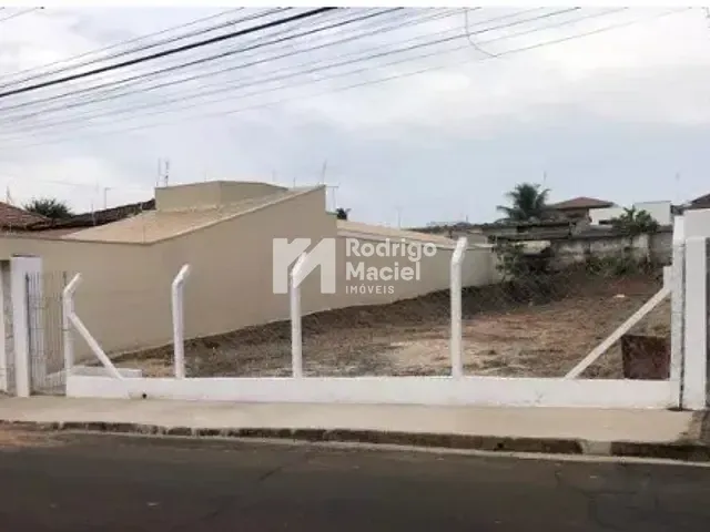 Terreno com 483m², à venda, no bairro Zona Central em Rio Claro