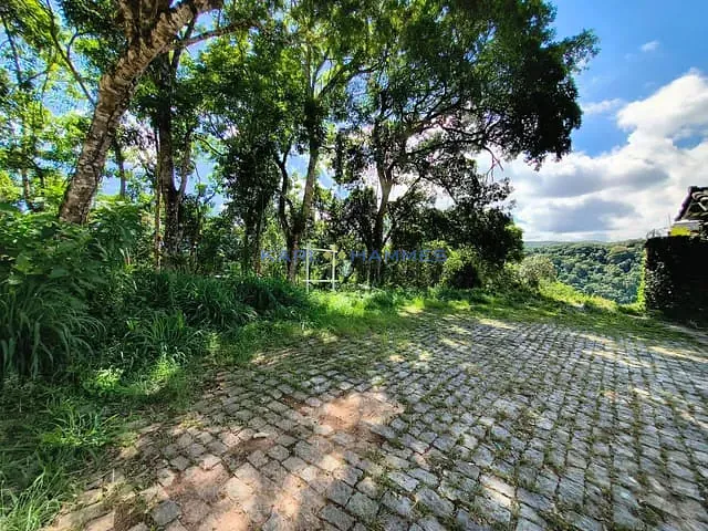 Terreno com 375m², à venda, no bairro Castelanea em Petrópolis
