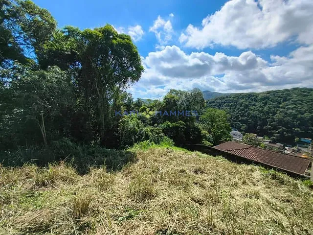 Terreno com 375m², à venda, no bairro Castelanea em Petrópolis