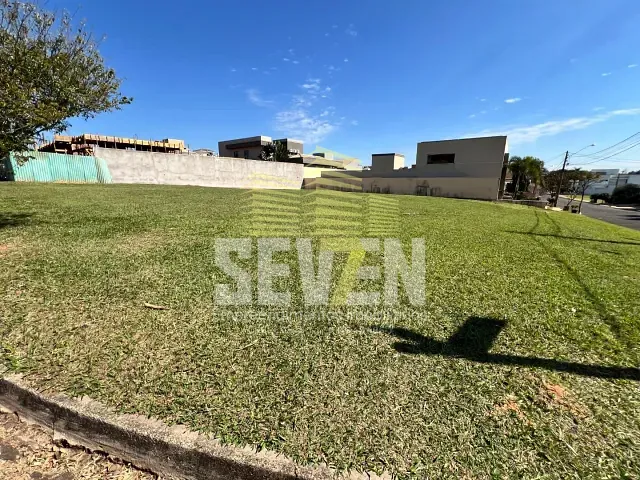 Terreno com 900m², à venda, no bairro Residencial Lago Sul em Bauru