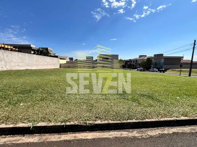 Terreno com 900m², à venda, no bairro Residencial Lago Sul em Bauru