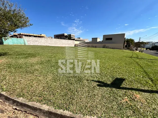 Terreno com 900m², à venda, no bairro Residencial Lago Sul em Bauru