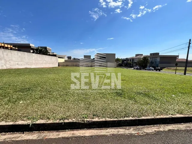 Terreno com 900m², à venda, no bairro Residencial Lago Sul em Bauru