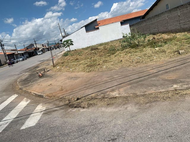 Terreno com 373m², à venda, no bairro Jardim Ana Rosa em Taubaté