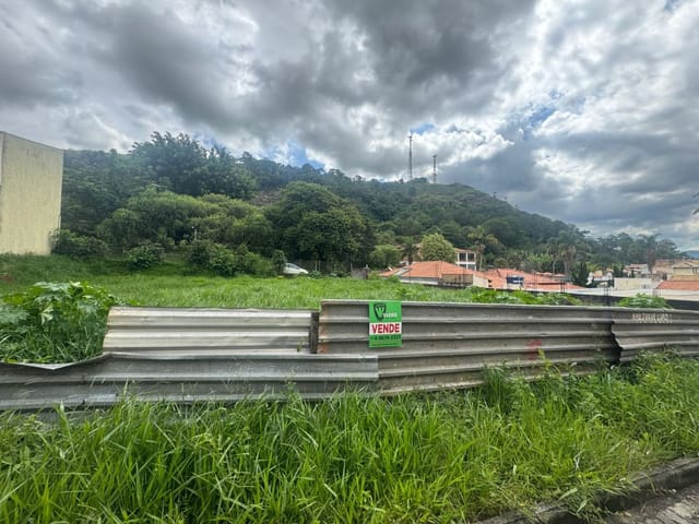 Terreno com 636m², à venda, no bairro Edith Lopes em Cambuí