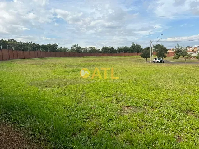 Terreno com 825m², à venda, no bairro Centro em Ourinhos