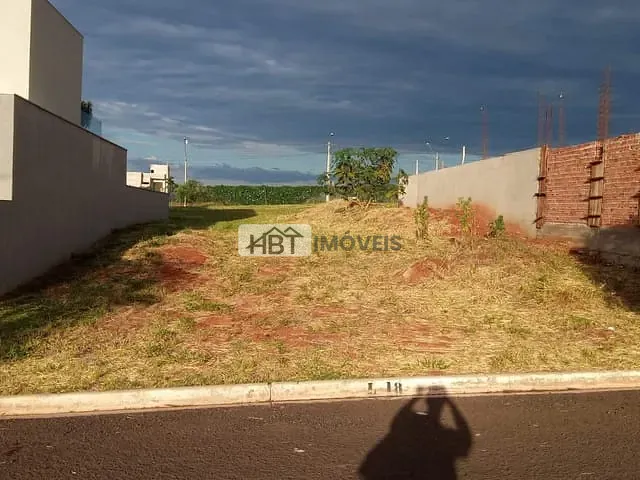 Terreno com 300m², à venda, no bairro Piratininga em Piratininga