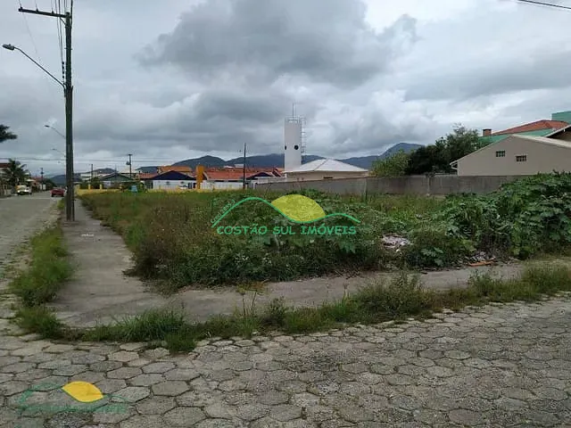 Terreno com 1440m², à venda, no bairro Carianos em Florianópolis
