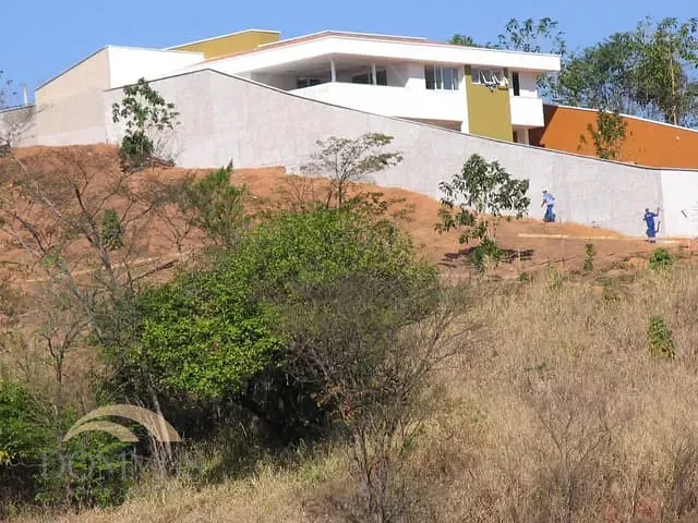 Terreno com 1361m², à venda, no bairro Serenata em Timóteo