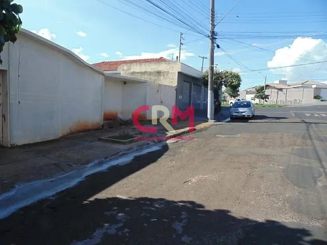 Terreno com 330m², à venda, no bairro Parque Residencial Laranjeiras III em Taquaritinga