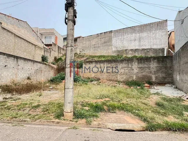 Terreno com 333m², à venda, no bairro Parque Hortensia em Bom Jesus dos Perdões