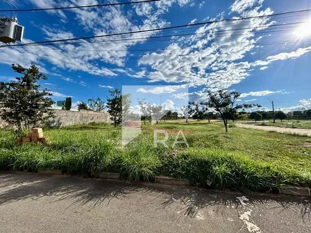Terreno com 750m², à venda, no bairro Setor Habitacional Jardim Botânico em Brasília