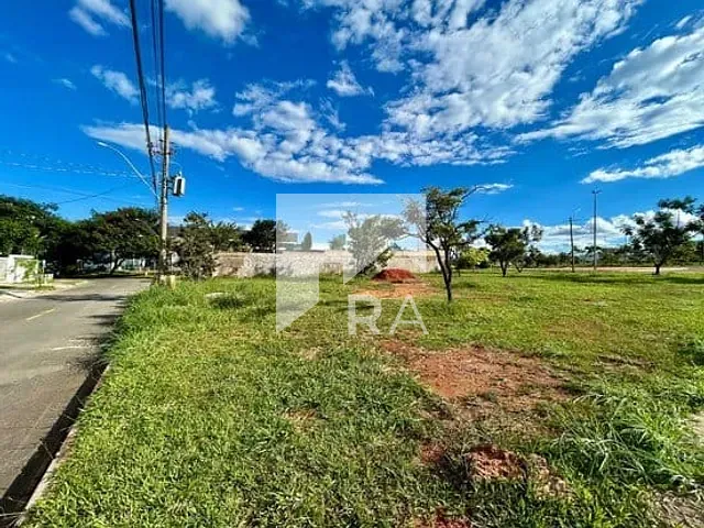 Terreno com 750m², à venda, no bairro Setor Habitacional Jardim Botânico em Brasília