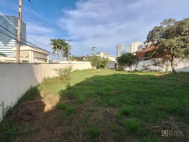 Terreno com 557m², à venda, no bairro Jardim das Colinas em São José dos Campos