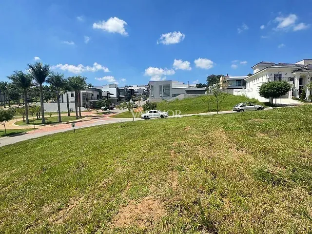 Terreno com 360m², à venda, no bairro Loteamento Brisas do Lago em Jundiaí