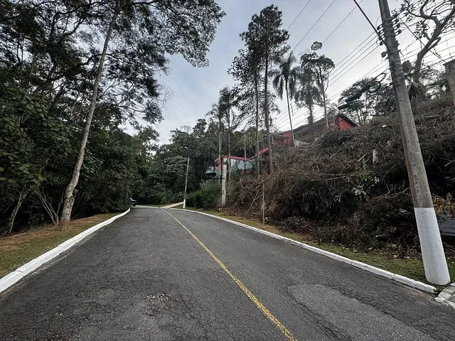 Terreno com 1011m², à venda, no bairro Arujázinho I, II e III em Arujá