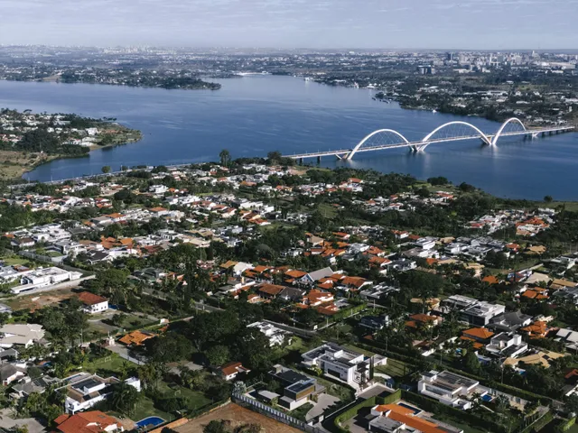 Terreno com 10756m², à venda, no bairro Setor de Habitações Individuais Sul em Brasília