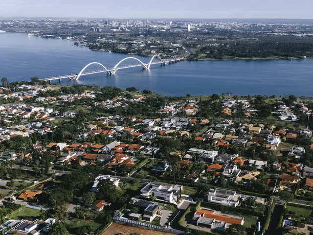 Terreno com 10756m², à venda, no bairro Setor de Habitações Individuais Sul em Brasília