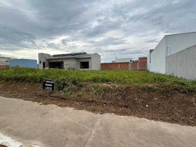 Terreno com 450m², à venda, no bairro MONTSERRAT em Nova Mutum