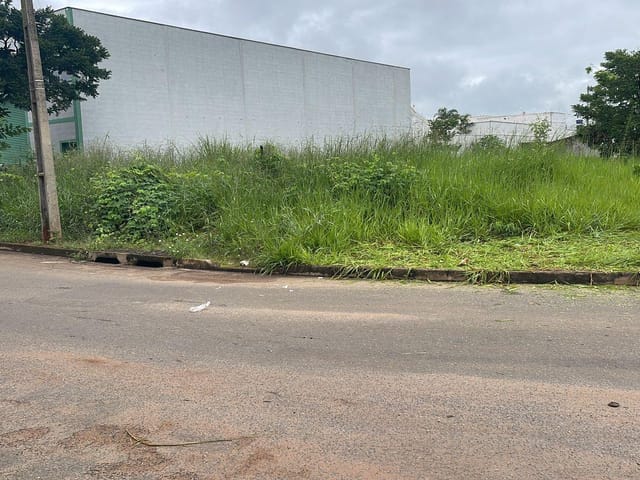 Terreno com 378m², à venda, no bairro Residencial Canadá em Goiânia