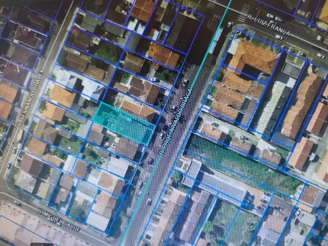 Terreno à venda, no bairro Cajuru em Curitiba