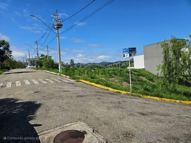 Terreno com 331m², à venda, no bairro Centro em Piranguinho