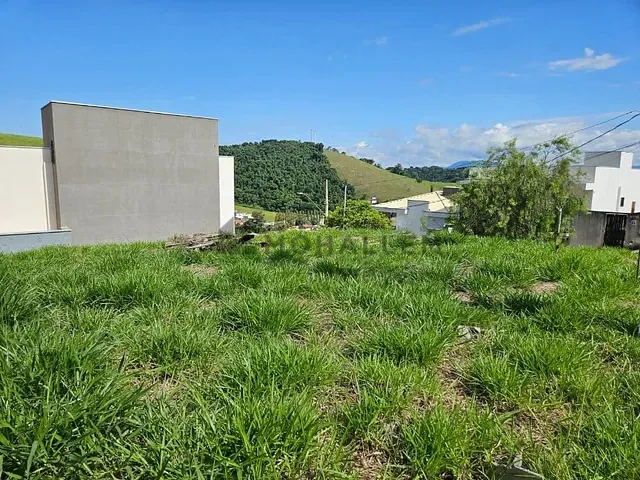 Terreno com 331m², à venda, no bairro Centro em Piranguinho