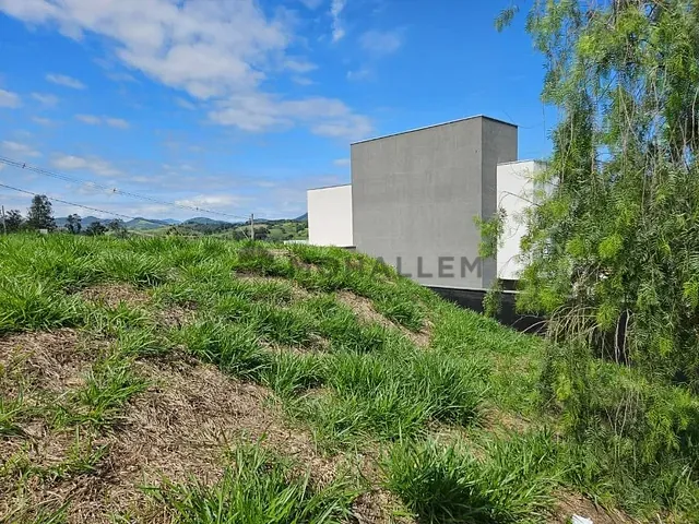 Terreno com 331m², à venda, no bairro Centro em Piranguinho