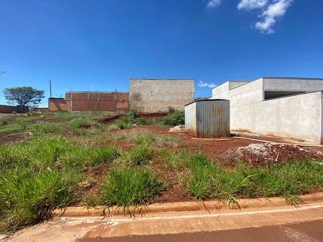 Terreno com 252m², à venda, no bairro Conjunto Habitacional Doutor José dos Santos Rocha em Cambé