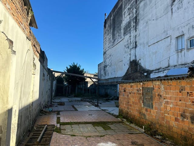 Terreno com 450m², à venda, no bairro Centro em Pelotas