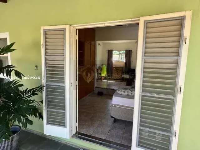 Chácara com 5000m² 4 quartos e 5 banheiros, à venda, no bairro Fundão em Holambra