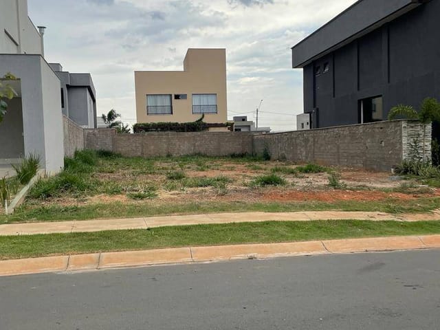 Terreno com 322m², à venda, no bairro Jardim Cristal em Aparecida de Goiânia
