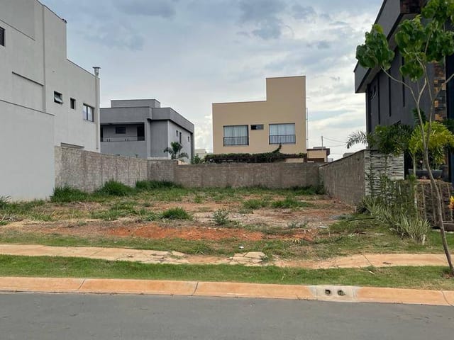 Terreno com 322m², à venda, no bairro Jardim Cristal em Aparecida de Goiânia