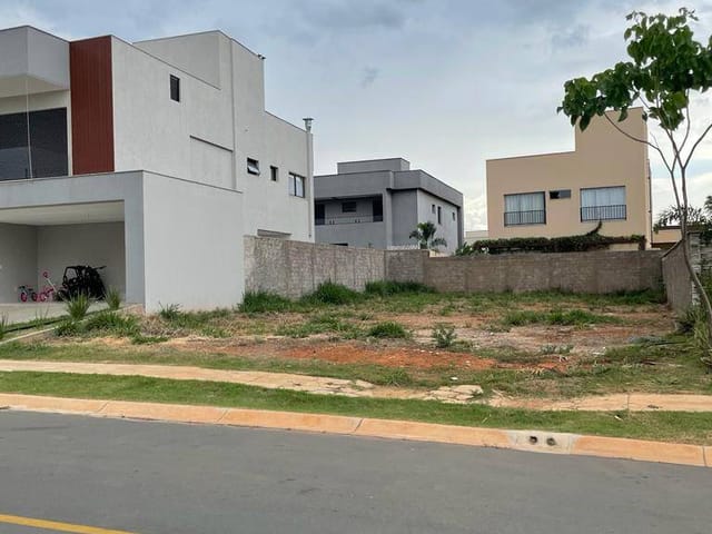 Terreno com 322m², à venda, no bairro Jardim Cristal em Aparecida de Goiânia