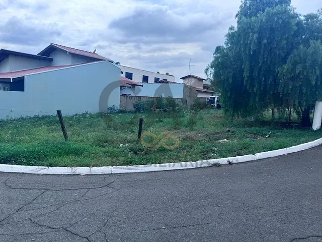 Terreno com 332m², à venda, no bairro Morada das Flores em Holambra